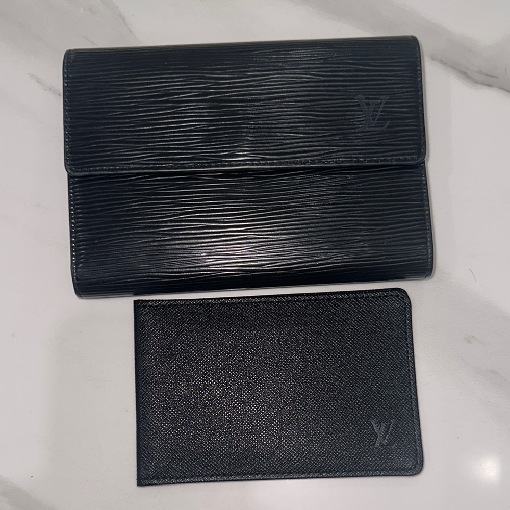 Louis Vuitton Textured Black Wallet and Card Holder